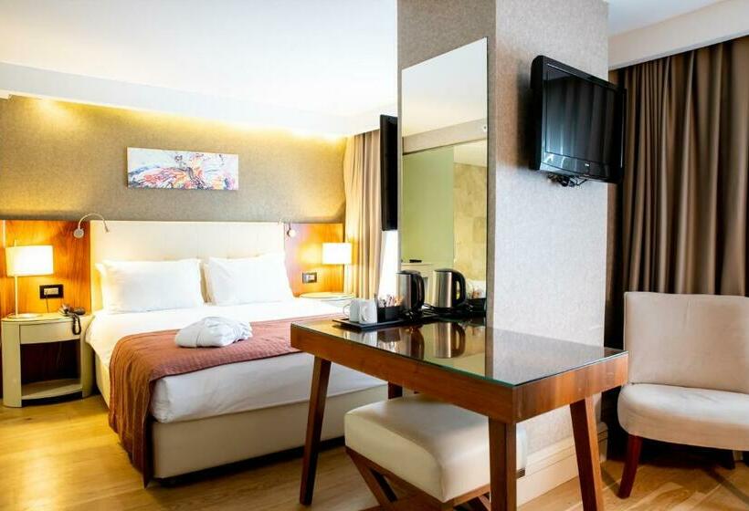 اتاق استاندارد سه نفره, Ramada Istanbul Grand Bazaar