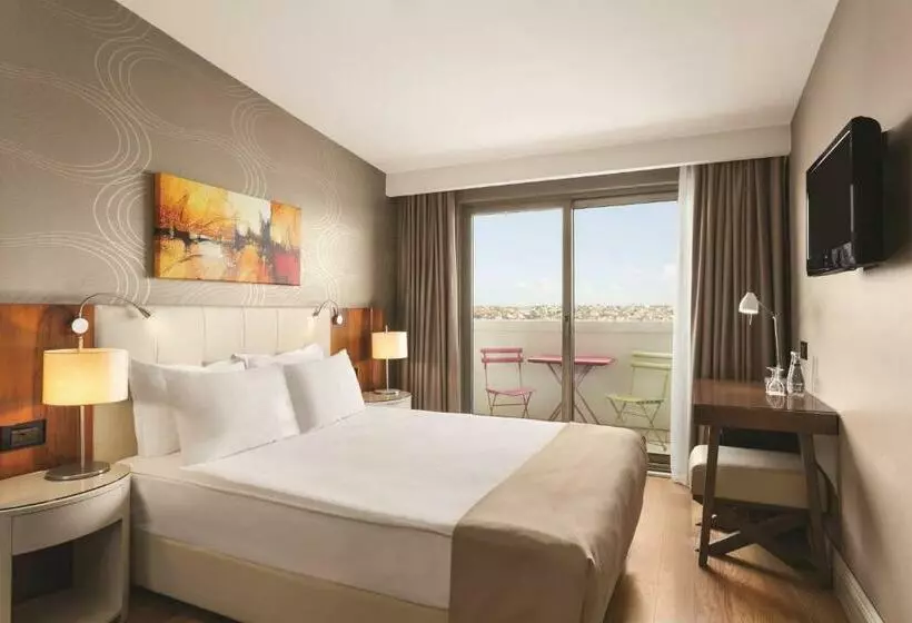 バルコニー付きスタンダードルーム, Ramada Istanbul Grand Bazaar