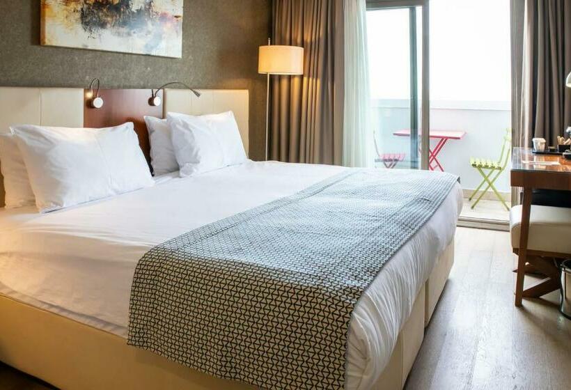 バルコニー付きスタンダードルーム, Ramada Istanbul Grand Bazaar