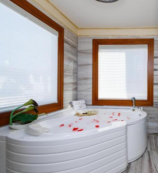 سوئیت با وان آب گرم, Romance Istanbul Hotel Boutique Class