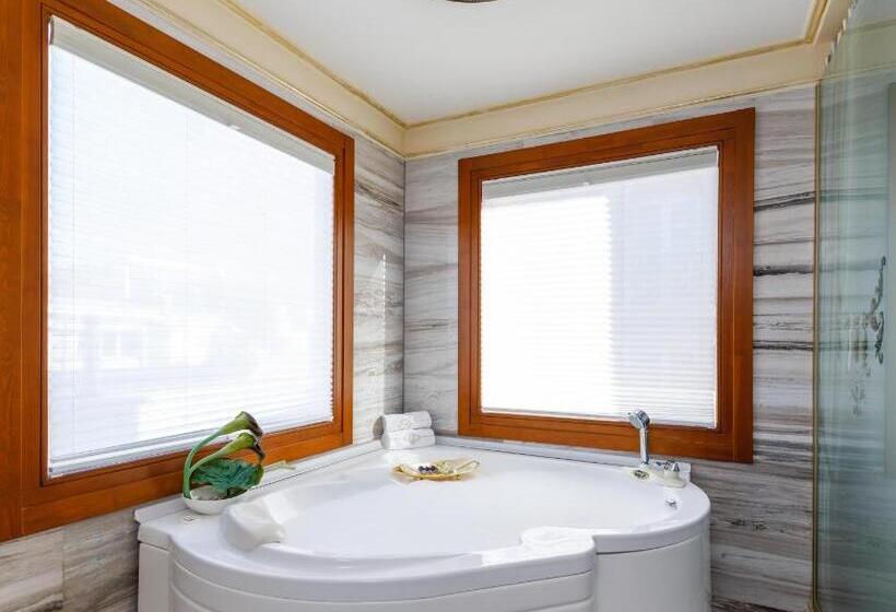 سوئیت با وان آب گرم, Romance Istanbul Hotel Boutique Class