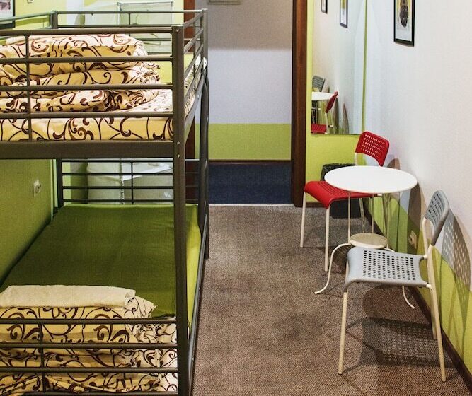 اتاق خانوادگی, Hostel Pop Art