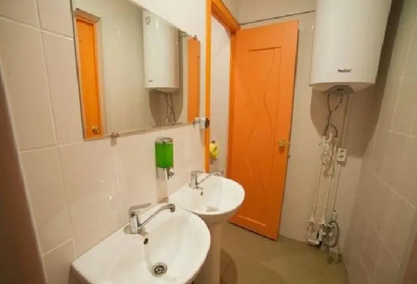 تختخواب در اتاق مشترک, Hostel Dom