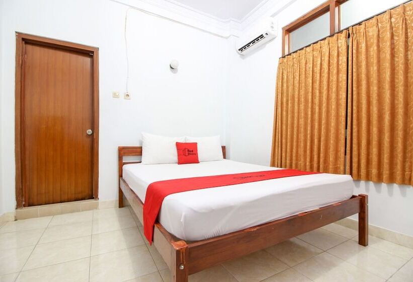 Номер Стандарт, Reddoorz Plus Near Alun Alun Selatan