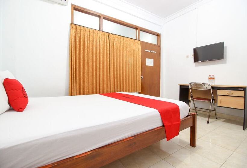 Номер Economy, Reddoorz Plus Near Alun Alun Selatan