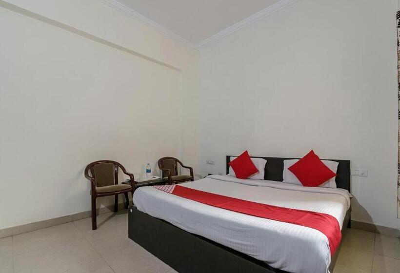 Quarto Triplo Clássico, Triund Regency By Oyo Rooms