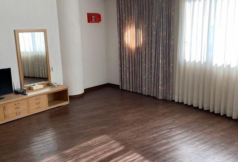 استودیوی استاندارد, Seorak Pine Resort