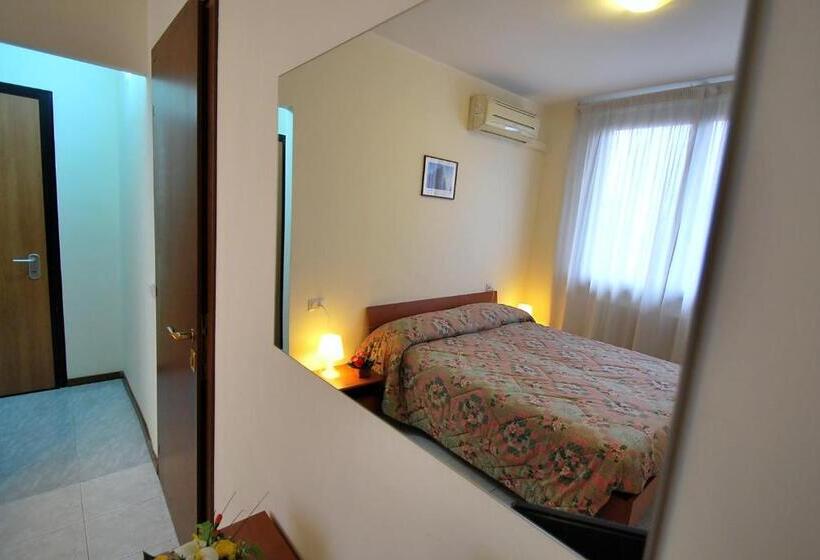 חדר סטנדרט לשלושה, Il Piccolo Golf