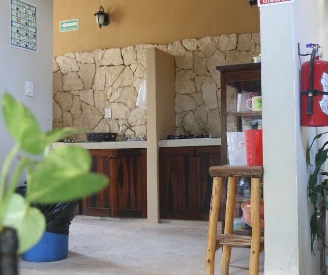 Кровать в Общей Комнате, Hostal Tunich Naj &