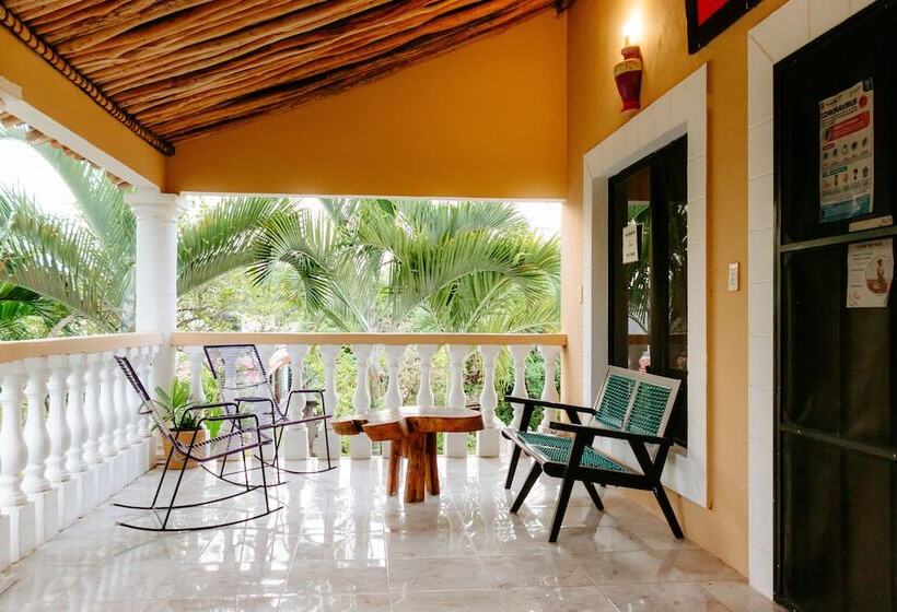 Кровать в Общей Комнате, Hostal Tunich Naj &