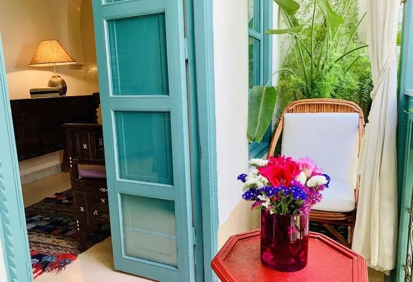 استودیوی لوکس, Riad 11 Zitoune