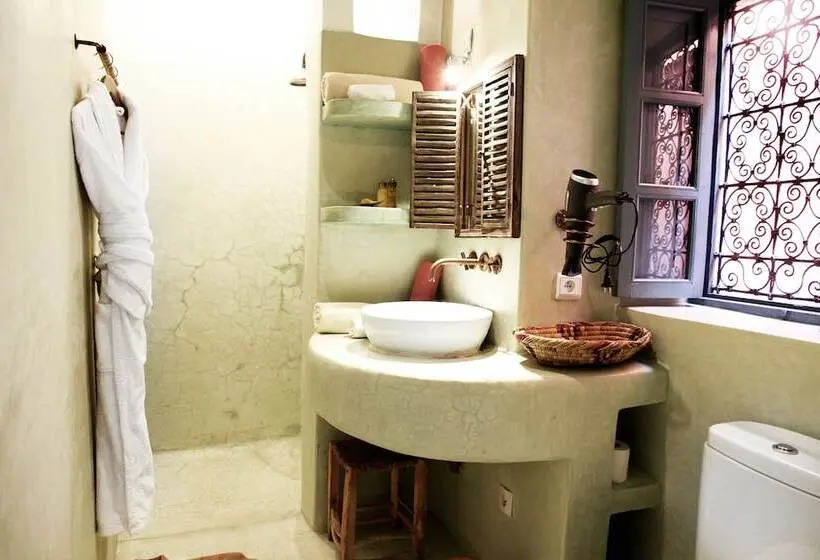 استودیوی لوکس, Riad 11 Zitoune