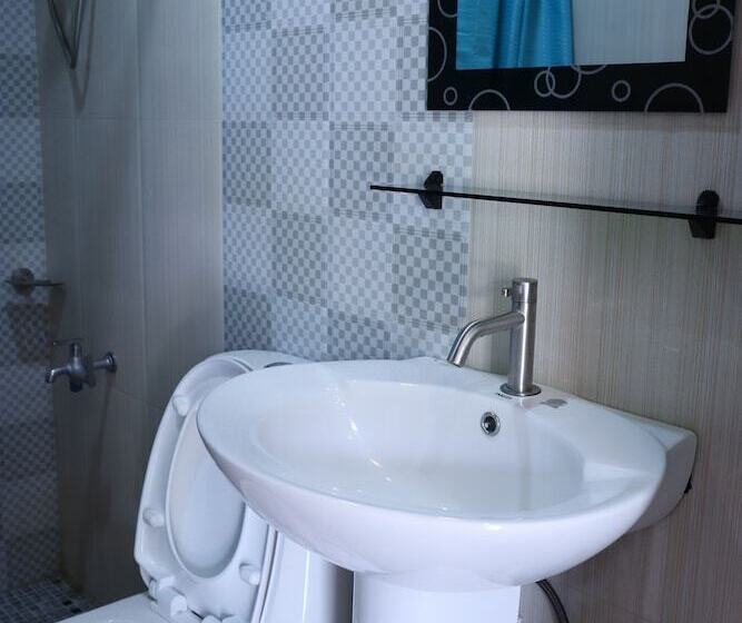 اتاق خانوادگی, Ea Apartelle  Metro Vigan