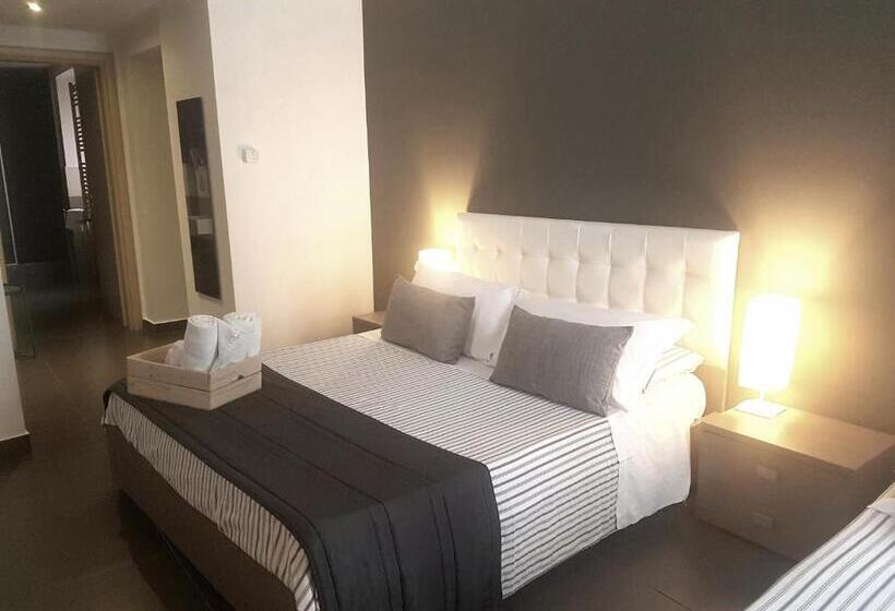 اتاق استاندارد چهارنفره با بالکن, Ottomood Ala Ovest Catania Centro