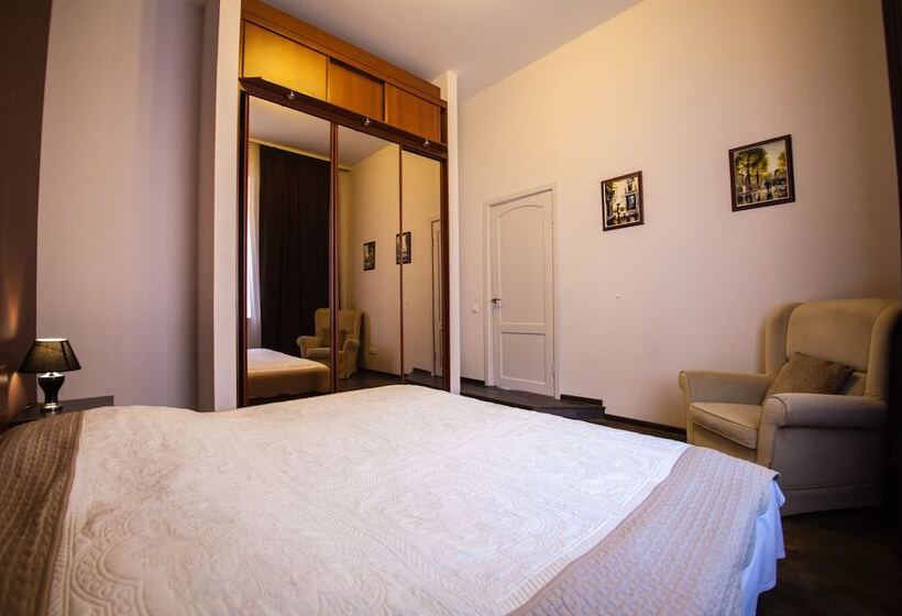 דירת משפחה, Goodrest Apart