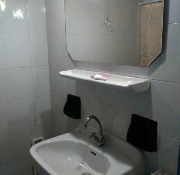 חדר סטנדרט לארבעה, Glaros