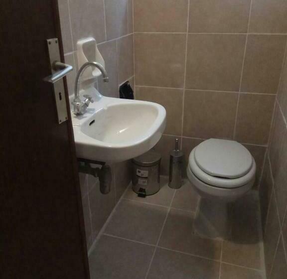 חדר סטודיו סטנדרד, Glaros