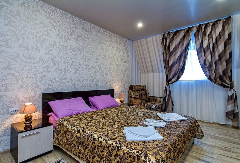 اتاق ساده سه‌ نفره, Kavkaz