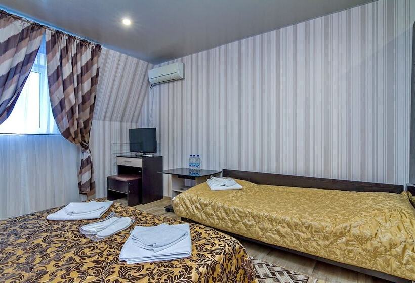 اتاق ساده سه نفره, Kavkaz