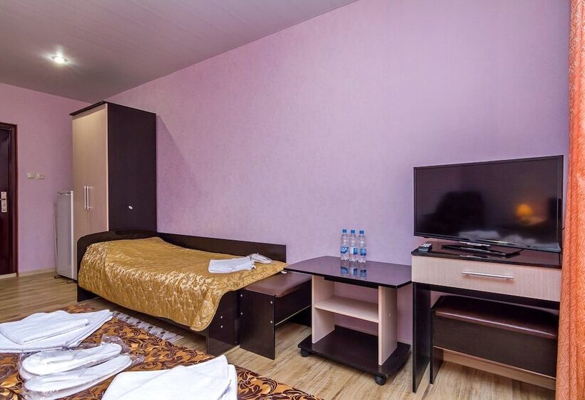 اتاق ساده سه نفره, Kavkaz