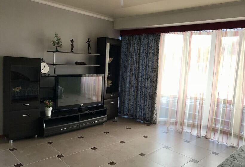 استودیوی استاندارد با چشمانداز دریا, Kavkaz