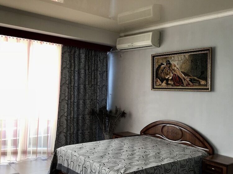 استودیوی استاندارد با چشمانداز دریا, Kavkaz