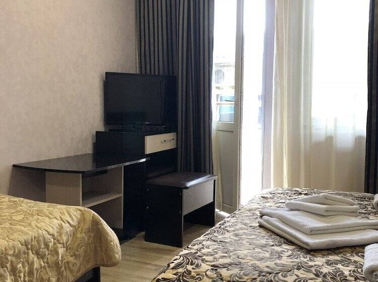 اتاق ساده سه‌ نفره, Kavkaz