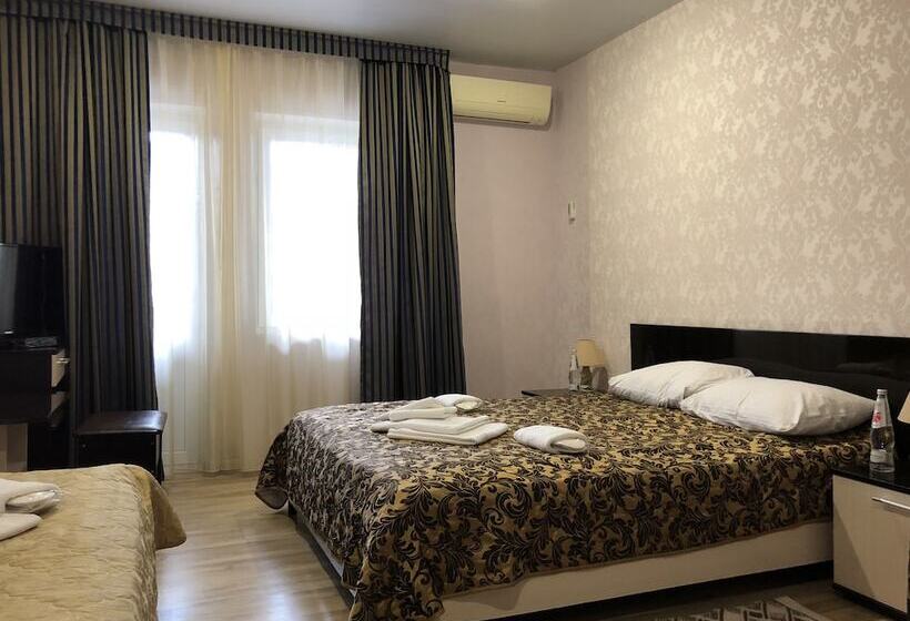 اتاق ساده سه نفره, Kavkaz