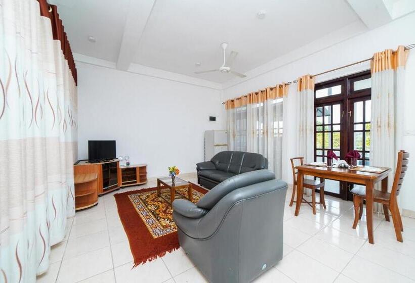 Apartamento 1 Dormitório com Sacada, Dazzling Villa