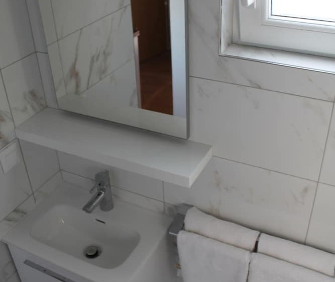 标准工作室, Villa Bougenvilia Tomas