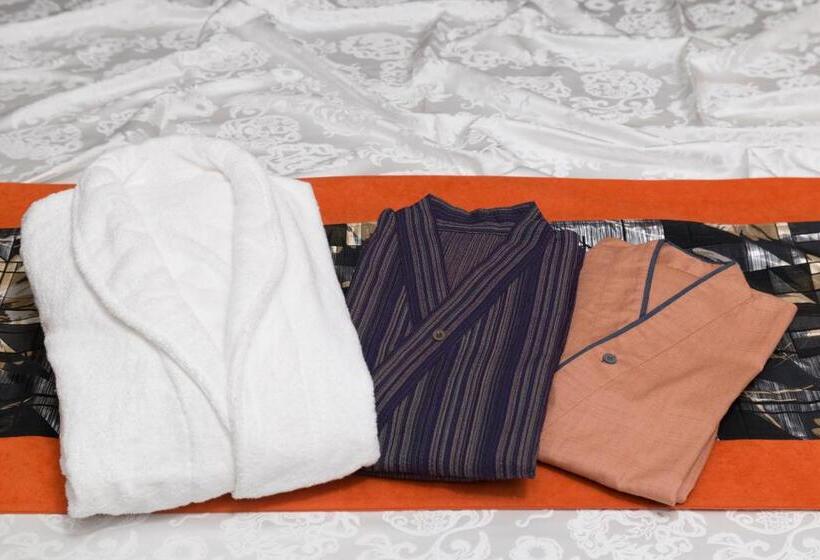 이코노미 룸, Kamishichiken Oku