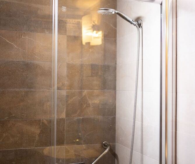 标准三人间, Melies