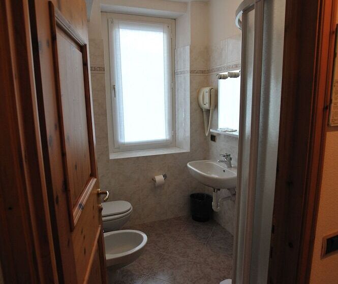 スタンダードルーム, Meuble Garni Della Contea