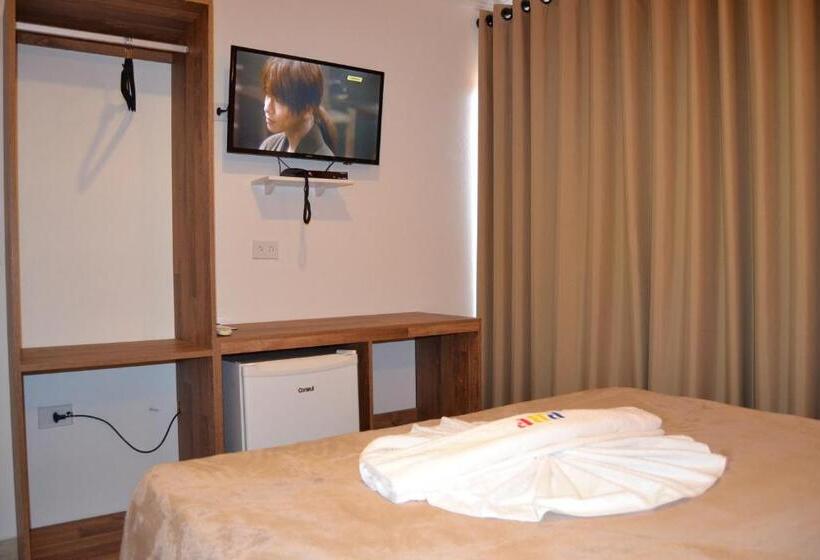 高级三人间, Pousada Beija Flores