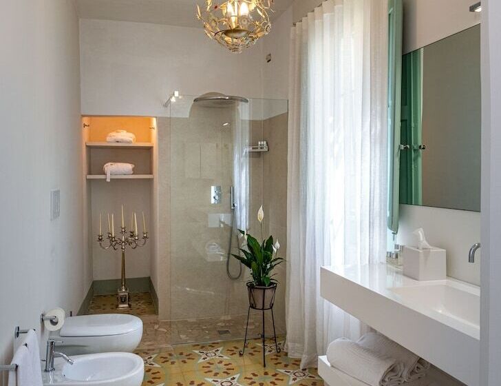 سوئیت جونیور با چشم‌انداز باغ, Palazzo Guido