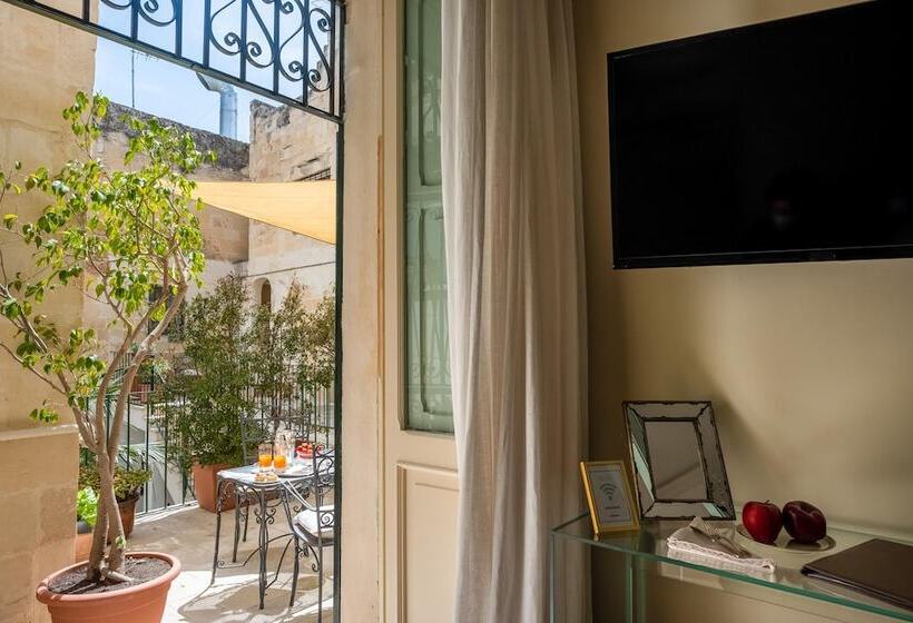 سوئیت جونیور با چشم‌انداز باغ, Palazzo Guido