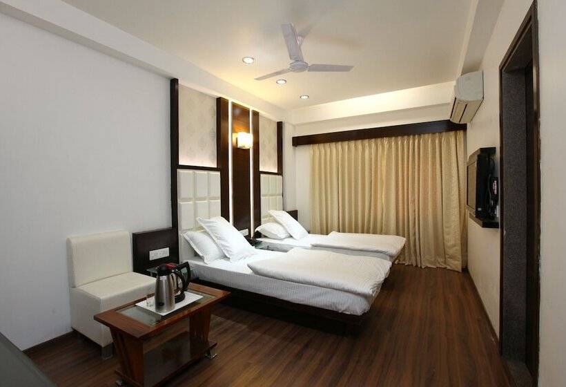 Chambre Deluxe, Atithi The