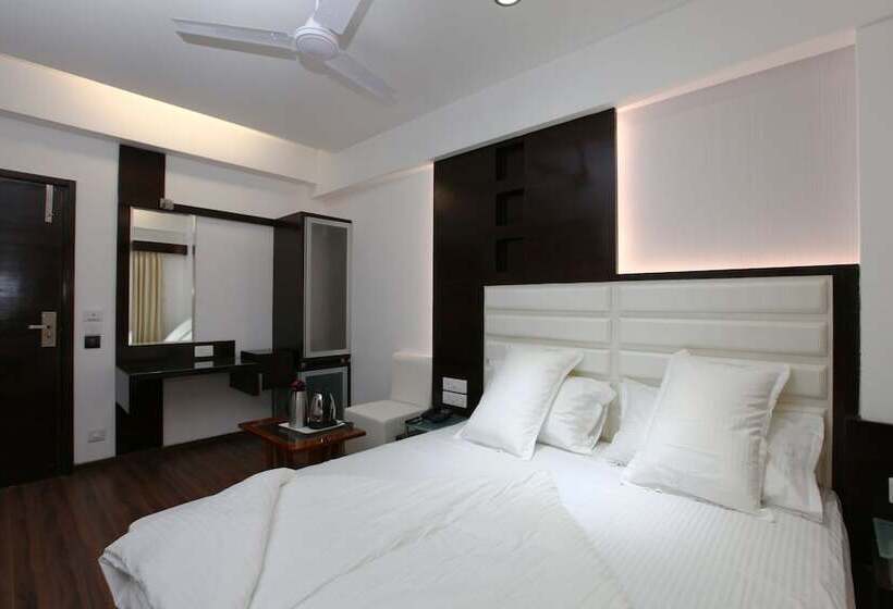 Chambre Deluxe, Atithi The