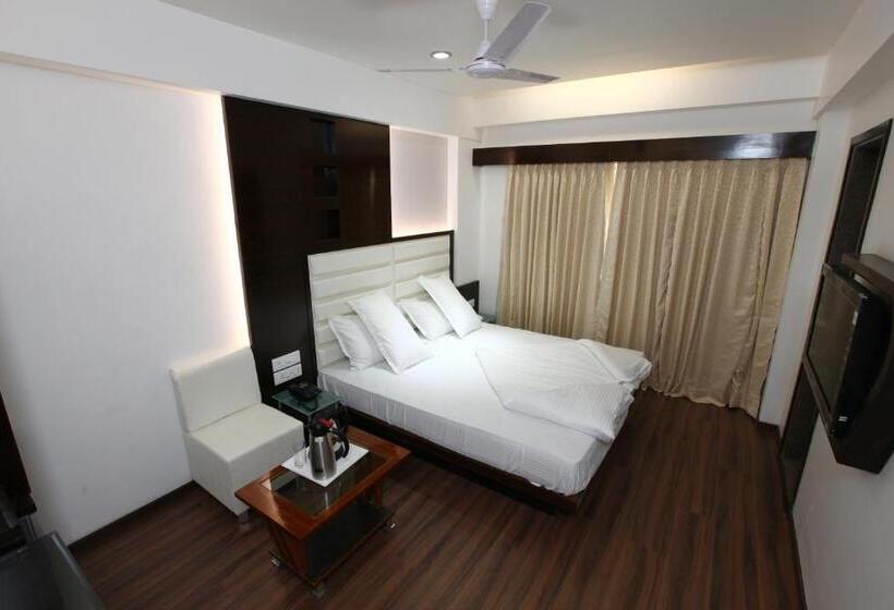 Chambre Deluxe, Atithi The