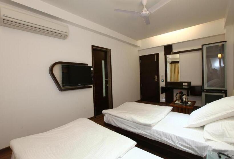 Chambre Deluxe, Atithi The