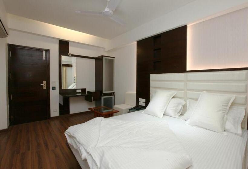 Chambre Deluxe, Atithi The