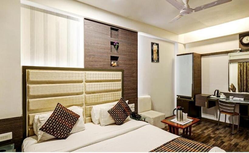 Chambre Deluxe, Atithi The