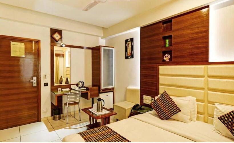 Chambre Deluxe, Atithi The