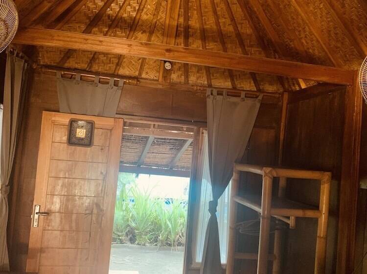 스탠다드 방갈로, Damai Bungalows