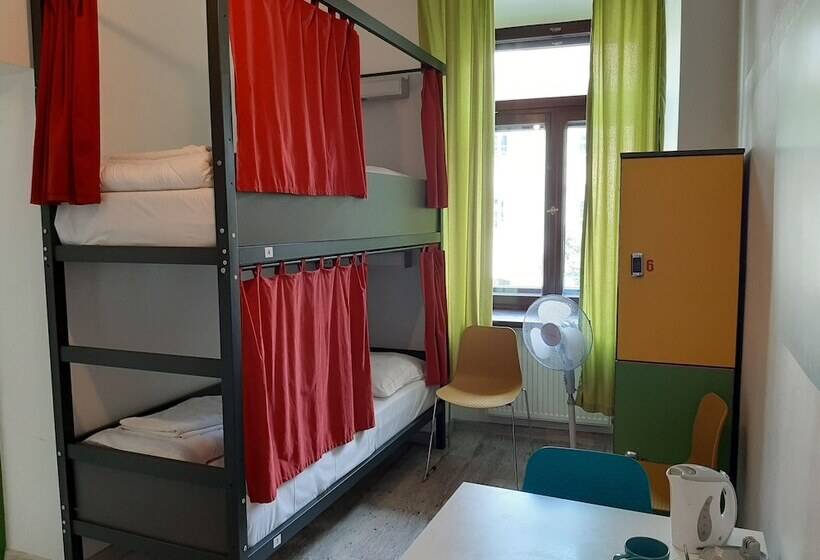 חדר משפחתי, Oki Doki Old Town