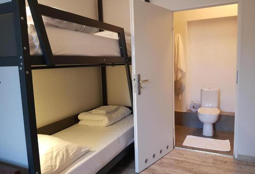 חדר משפחתי דלוקס, Oki Doki Old Town