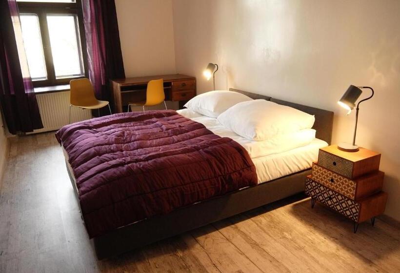 חדר דלוקס, Oki Doki Old Town