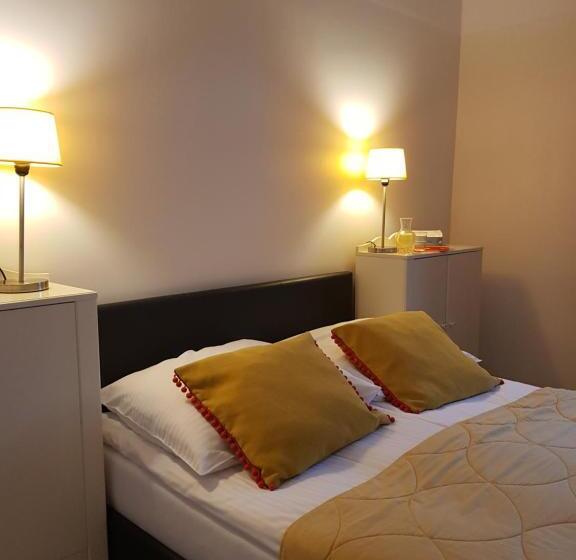 חדר אקונומי, Oki Doki Old Town