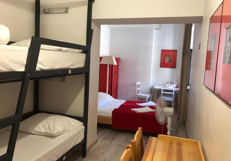 חדר משפחתי, Oki Doki Old Town