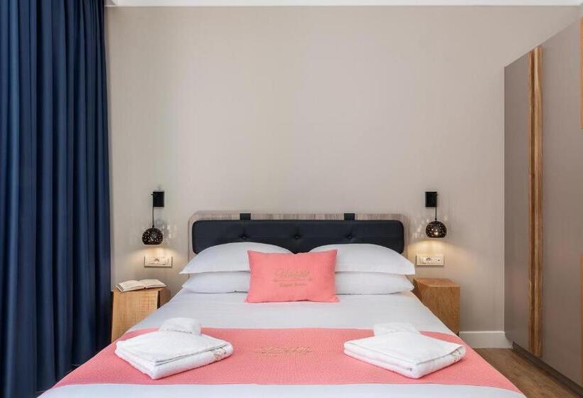 غرفة ديلوكس رباعية, Viaggio Elegant Rooms